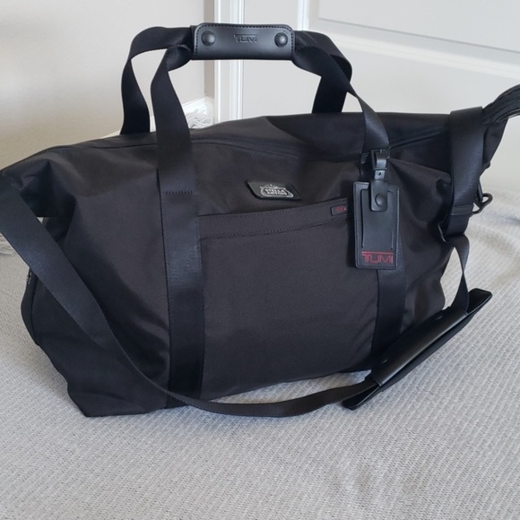 tumi duffle bags